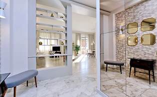 Elegant flat for 8 near Colosseum