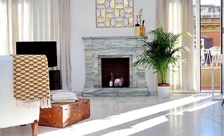 Elegant flat for 8 near Colosseum