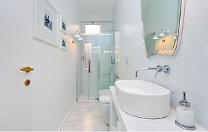 Elegant flat for 8 near Colosseum