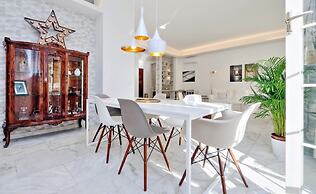Elegant flat for 8 near Colosseum