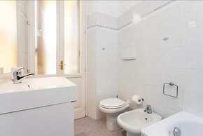 Comodo appartamento con due stanze al Colosseo