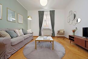 Comodo appartamento con due stanze al Colosseo