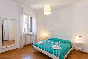 Comodo appartamento con due stanze al Colosseo