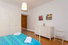 Comodo appartamento con due stanze al Colosseo