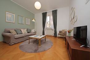 Comodo appartamento con due stanze al Colosseo