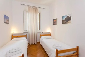 Comodo appartamento con due stanze al Colosseo