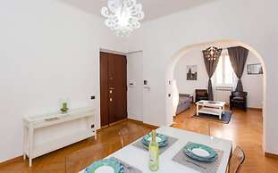 Comodo appartamento con due stanze al Colosseo