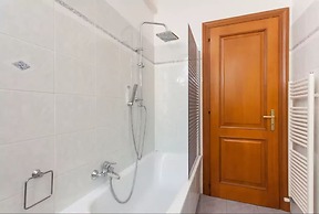 Comodo appartamento con due stanze al Colosseo