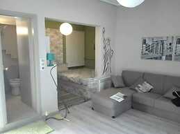 George's apartments by the airport