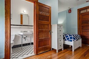 Narragansett Inn