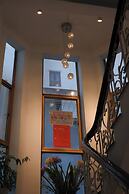 Khach San Tuong Vi - Van Cao