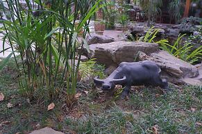 Khach San Tuong Vi - Van Cao