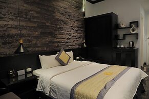 Khach San Tuong Vi - Van Cao