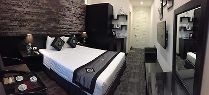 Khach San Tuong Vi - Van Cao