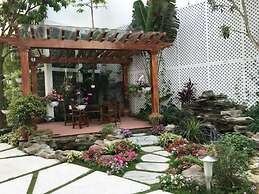 Khach San Tuong Vi - Van Cao