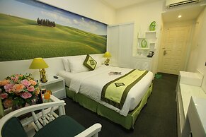 Khach San Tuong Vi - Van Cao