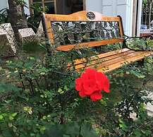 Khach San Tuong Vi - Van Cao