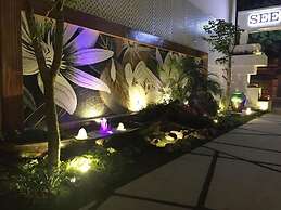 Khach San Tuong Vi - Van Cao