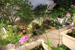 Khach San Tuong Vi - Van Cao