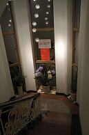 Khach San Tuong Vi - Van Cao