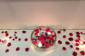 Khach San Tuong Vi - Van Cao