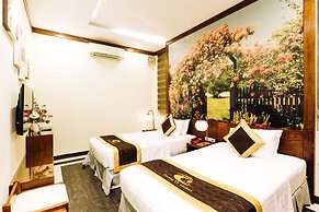 Khach San Tuong Vi - Van Cao