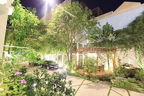 Khach San Tuong Vi - Van Cao