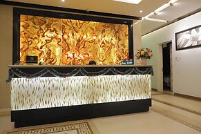 Khach San Tuong Vi - Van Cao