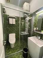 Khach San Tuong Vi - Van Cao