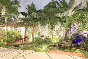 Khach San Tuong Vi - Van Cao