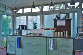 Boutique vllla on the rocks