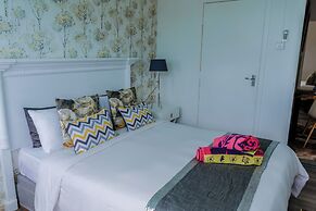 Boutique vllla on the rocks