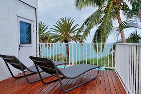 Boutique vllla on the rocks