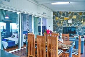 Boutique vllla on the rocks