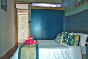 Boutique vllla on the rocks