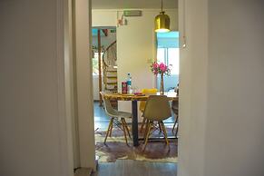 Boutique vllla on the rocks