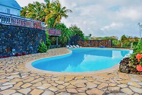 Boutique vllla on the rocks