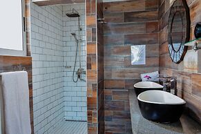 Boutique vllla on the rocks