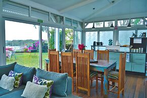 Boutique vllla on the rocks