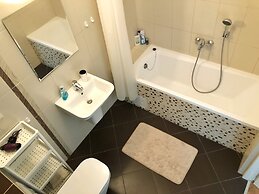 Fox Center Apartments