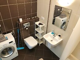 Fox Center Apartments