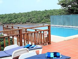 Two Bays Beach Villa Apartment and Studios