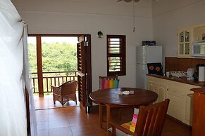 Two Bays Beach Villa Apartment and Studios