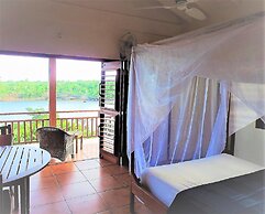 Two Bays Beach Villa Apartment and Studios