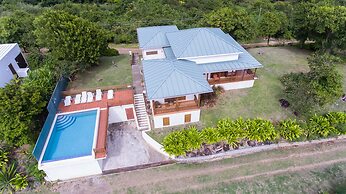 Two Bays Beach Villa Apartment and Studios