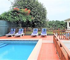 Two Bays Beach Villa Apartment and Studios