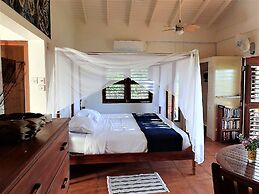 Two Bays Beach Villa Apartment and Studios