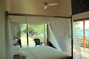 Two Bays Beach Villa Apartment and Studios