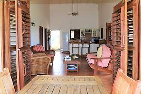 Two Bays Beach Villa Apartment and Studios