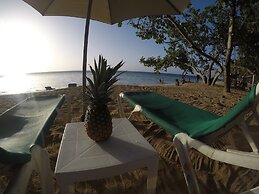 Afreeka Beach Hostel & Music Bar